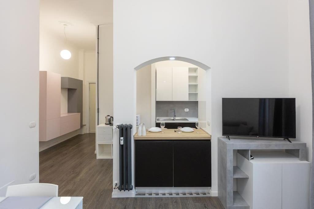 Elegant Near The Colosseum And Metro Appartamento Roma