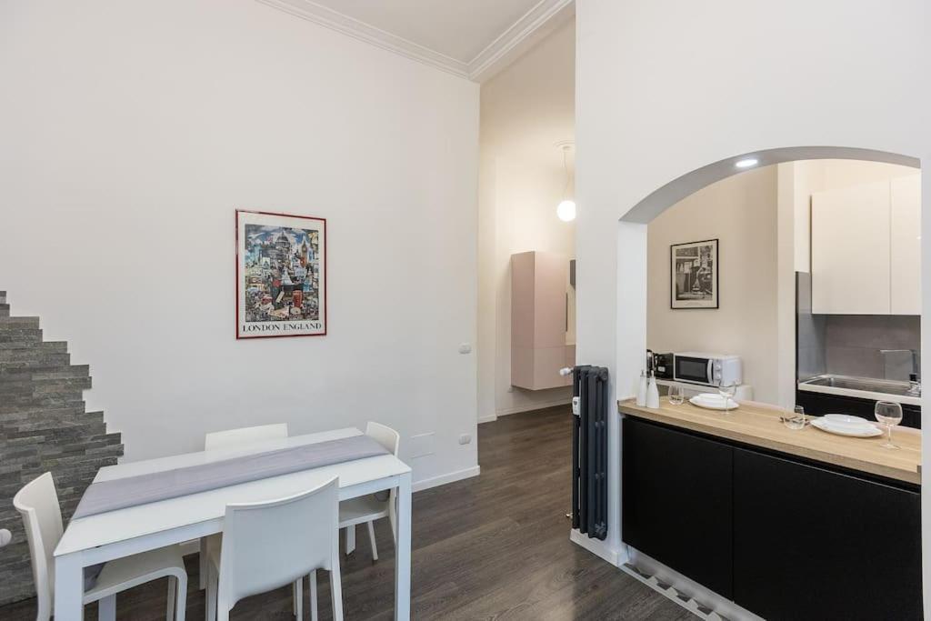 Elegant Near The Colosseum And Metro Appartamento