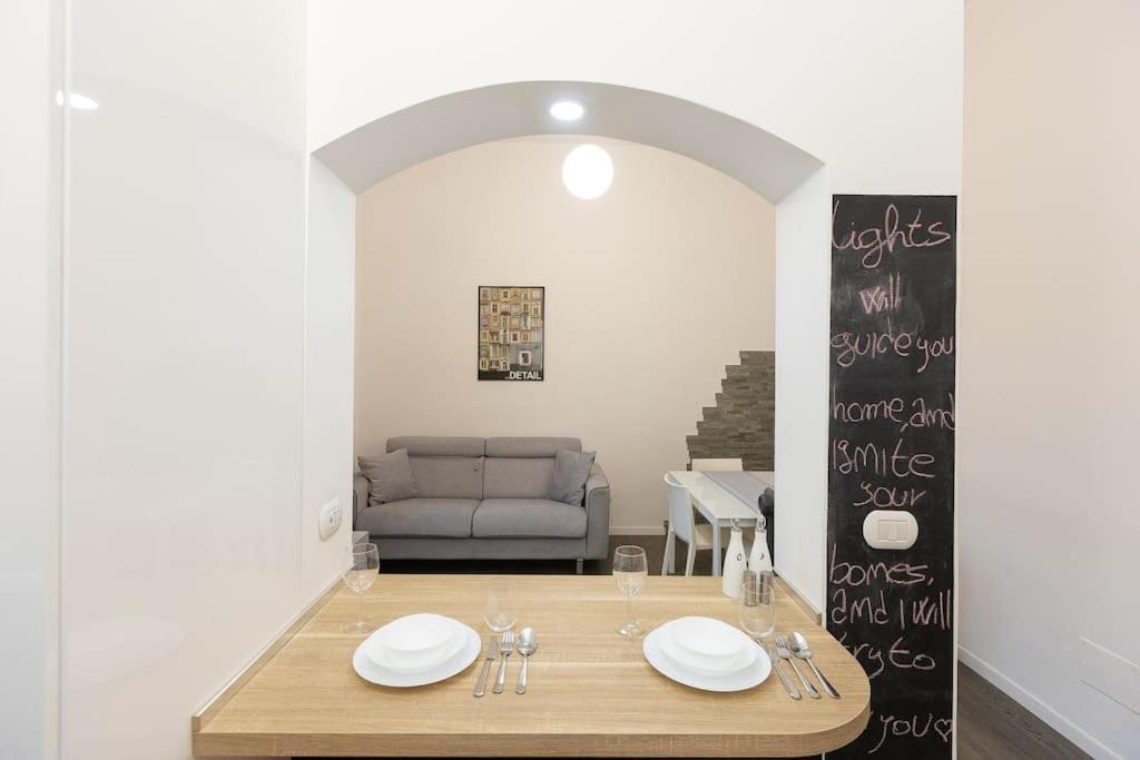 Elegant Near The Colosseum And Metro Appartamento Roma